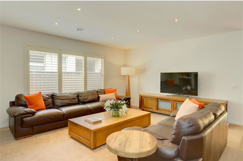 Newington Lakehouse - C Tourism 9