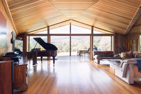 Kangaroo Manor - C Tourism 2