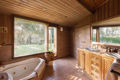 Kangaroo Manor - C Tourism 19