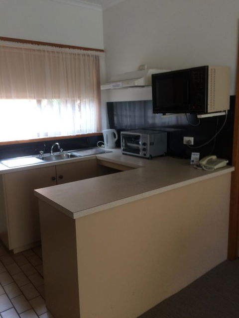 Ambassador Motor Inn - C Tourism 26