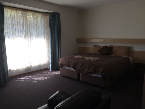 Ambassador Motor Inn - C Tourism 17