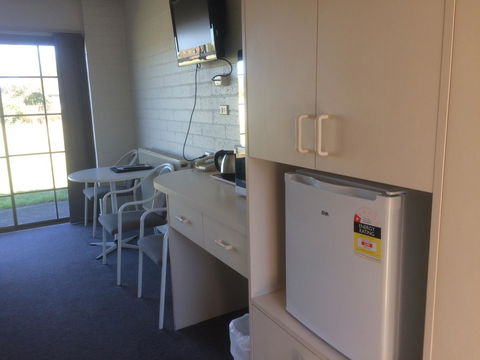 Ambassador Motor Inn - C Tourism 8