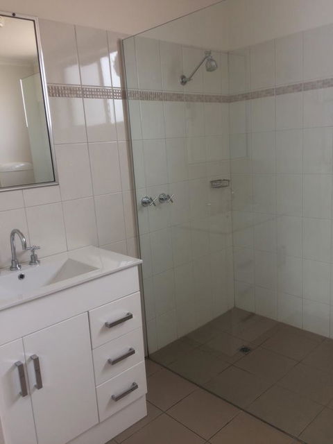 Ambassador Motor Inn - C Tourism 28