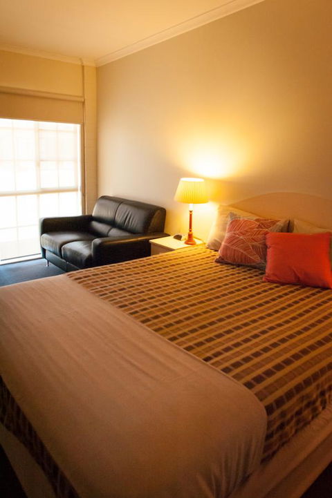 Ambassador Motor Inn - C Tourism 34