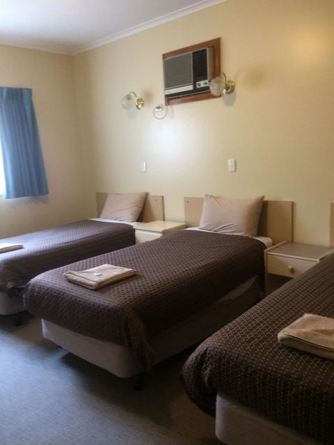 Ambassador Motor Inn - C Tourism 25
