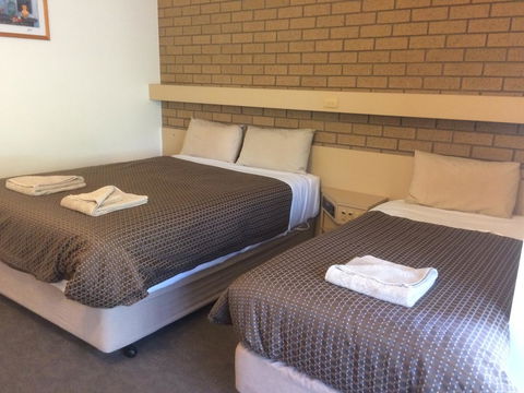 Ambassador Motor Inn - C Tourism 5