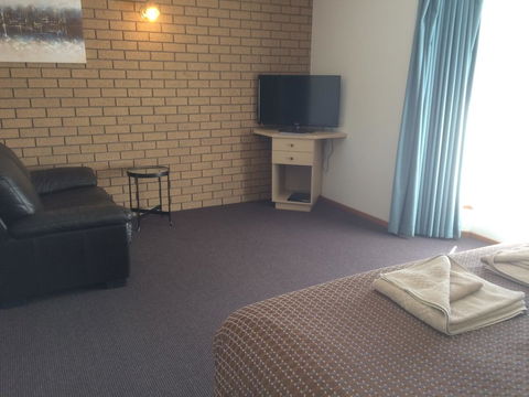 Ambassador Motor Inn - C Tourism 15