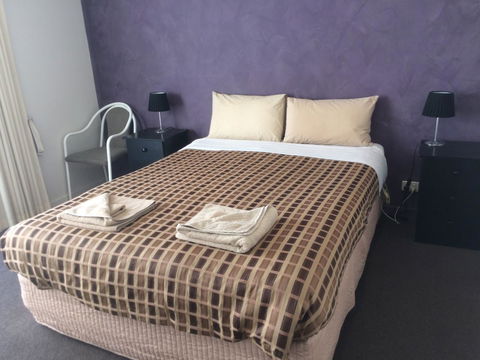 Ambassador Motor Inn - C Tourism 4