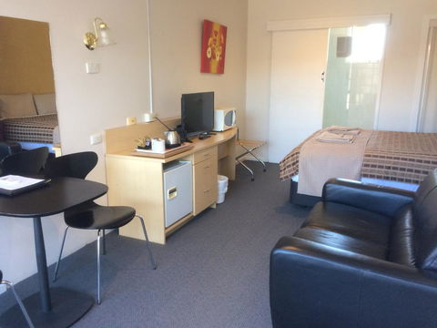 Ambassador Motor Inn - C Tourism 20