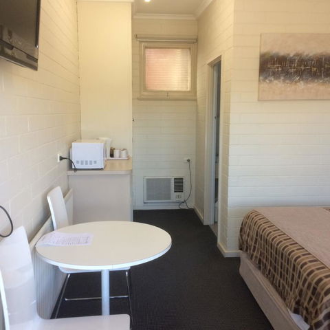 Ambassador Motor Inn - C Tourism 21