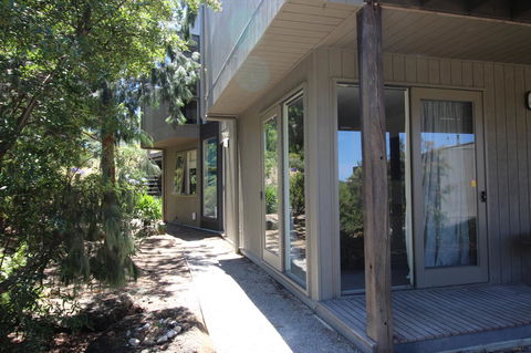 Lorne Holiday House - C Tourism 10