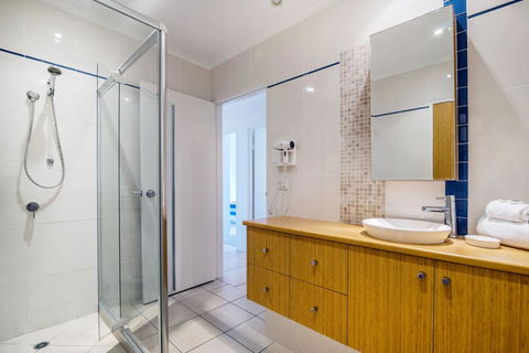 Sunseeker Holiday Apartments - C Tourism 4