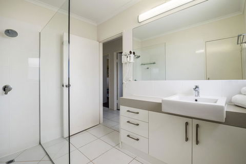 Sunseeker Holiday Apartments - C Tourism 35