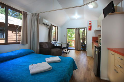 Captain Cook Holiday Village 1770 - C Tourism 26