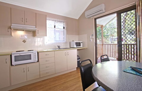 Captain Cook Holiday Village 1770 - C Tourism 17