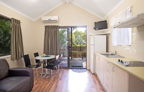 Captain Cook Holiday Village 1770 - C Tourism 16