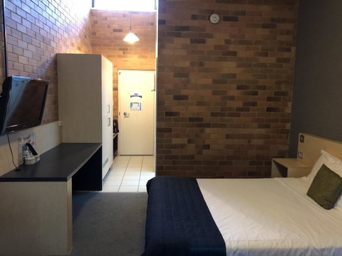 Bribie Island Hotel - C Tourism 3
