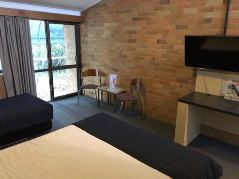 Bribie Island Hotel - C Tourism 20