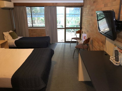Bribie Island Hotel - C Tourism 21
