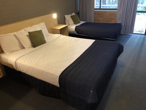 Bribie Island Hotel - C Tourism 1