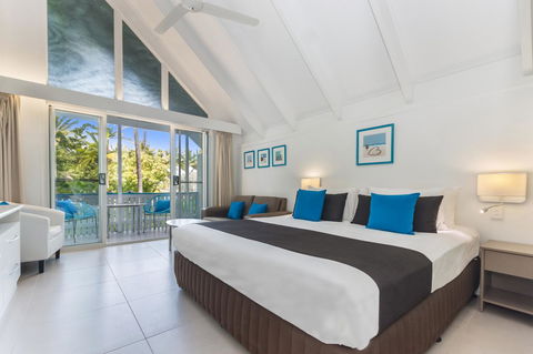 By The Sea Port Douglas - C Tourism 9