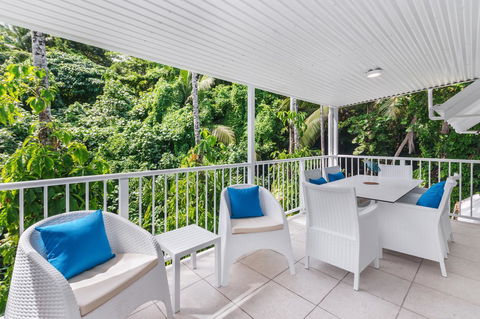 By The Sea Port Douglas - C Tourism 7