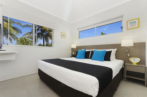 By The Sea Port Douglas - C Tourism 17