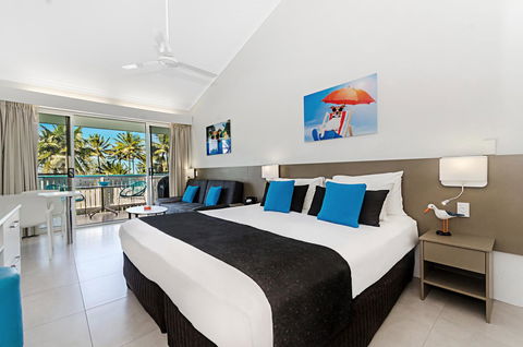 By The Sea Port Douglas - C Tourism 4
