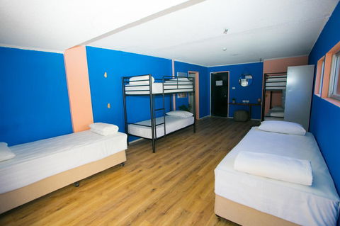 Rainbow Bay Backpackers - C Tourism 13