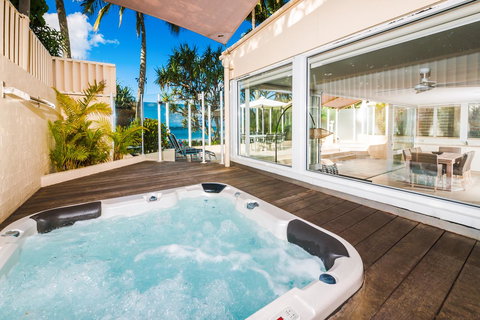 Netanya Noosa Beachfront Resort - C Tourism 28