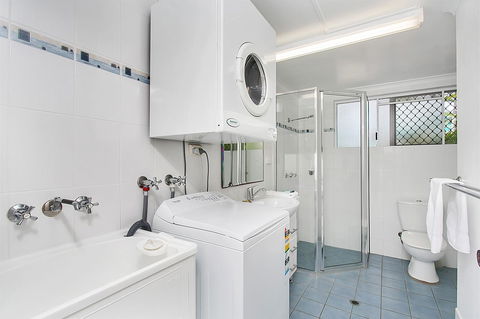 Agincourt Beachfront Apartments - C Tourism 25