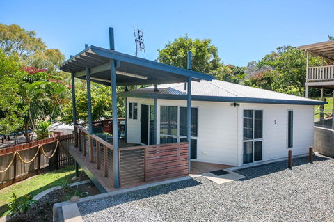 Sunset Cabins 1770 - C Tourism 10