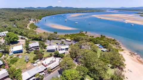 Sunset Cabins 1770 - C Tourism 4