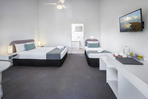 The Beach Motel Hervey Bay - C Tourism 12