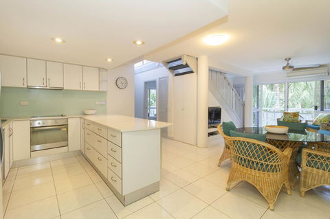 The White House Port Douglas - C Tourism 23