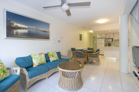 The White House Port Douglas - C Tourism 24