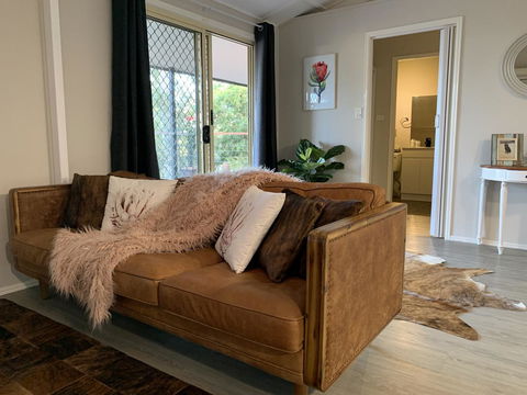 Bed & Breakfast 1 Bedroom Guest House - C Tourism 27