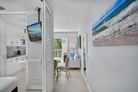 Palm Cove Paradise - Couples Spa Beach Getaway - C Tourism 4