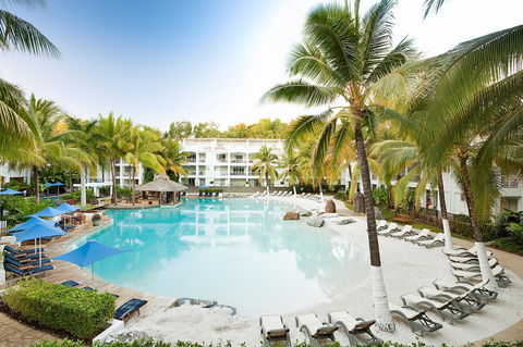 Palm Cove Paradise - Couples Spa Beach Getaway - C Tourism 1