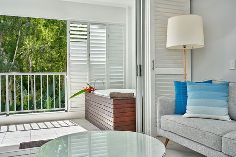 Palm Cove Paradise - Couples Spa Beach Getaway - C Tourism 8