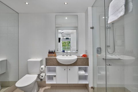 Palm Cove Paradise - Couples Spa Beach Getaway - C Tourism 5