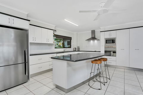 Roydon Beachfront Apartments - C Tourism 25