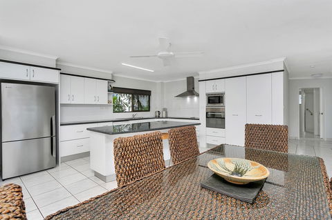 Roydon Beachfront Apartments - C Tourism 20