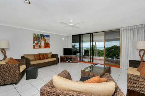Roydon Beachfront Apartments - C Tourism 4