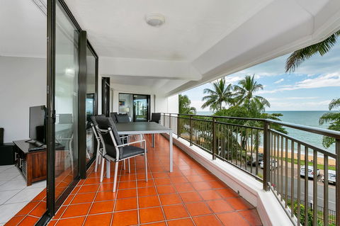 Roydon Beachfront Apartments - C Tourism 0