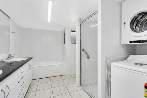 Roydon Beachfront Apartments - C Tourism 24