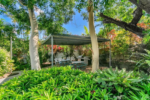 Roydon Beachfront Apartments - C Tourism 18