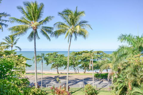 Roydon Beachfront Apartments - C Tourism 9