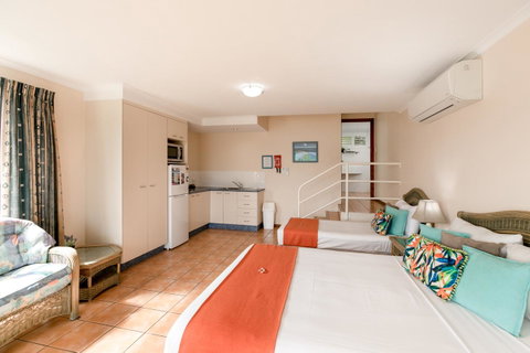 Sunlit Waters Studio Apartments - C Tourism 41