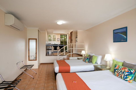 Sunlit Waters Studio Apartments - C Tourism 29